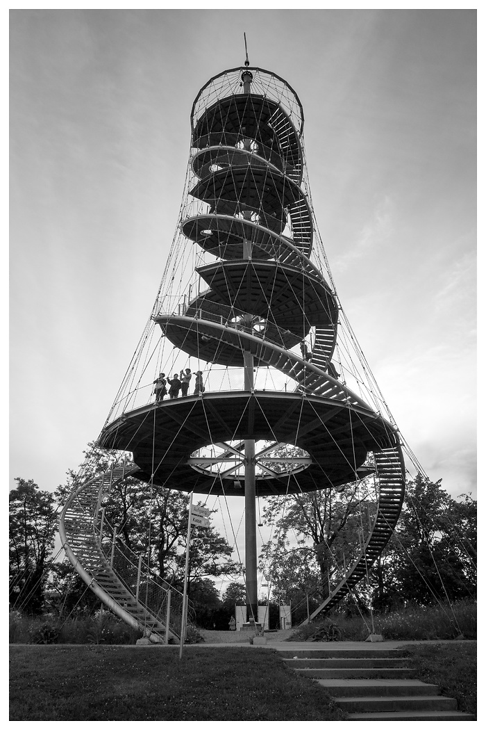 Blick auf den Aussichtsturm in Stuttgart im Höhenpark Killesberg