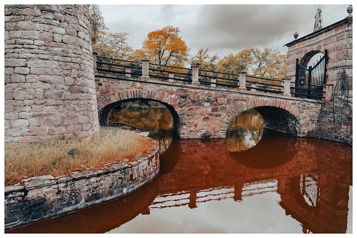 Blick auf die Schlossbrücke von Schloss Hämelschenburg