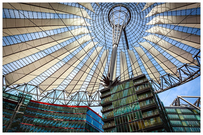 Blick aus dem Inneren vom Sony Center Berlin