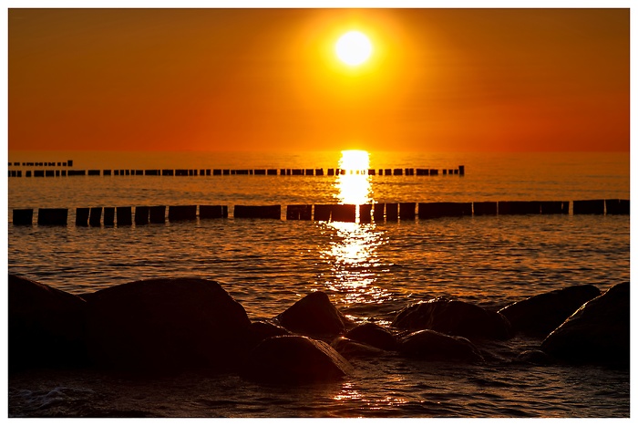 Wunderschöner Sonnenuntergang am Meer