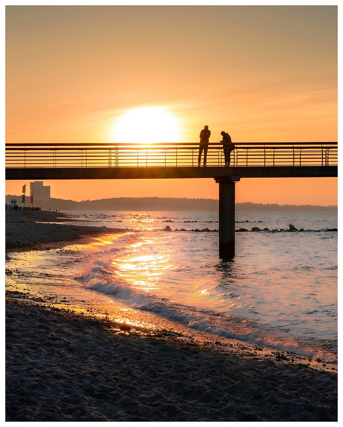 Blick auf die Seebrücke bei Sonnenuntergang am Timmendorfer Strand